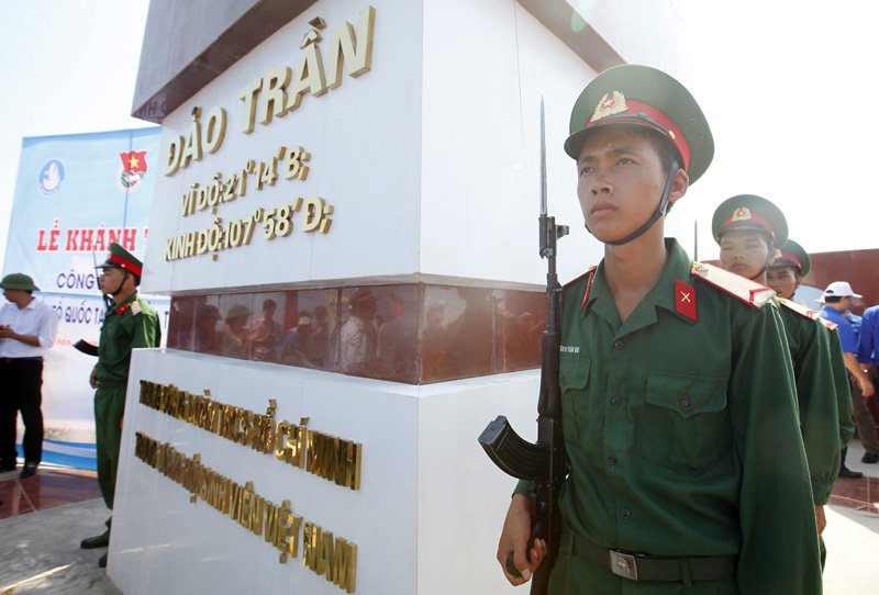 Cờ[-]Tổ[-]quốc[-]tung[-]bay[-]nơi[-]đảo[-]tiền[-]tiêu